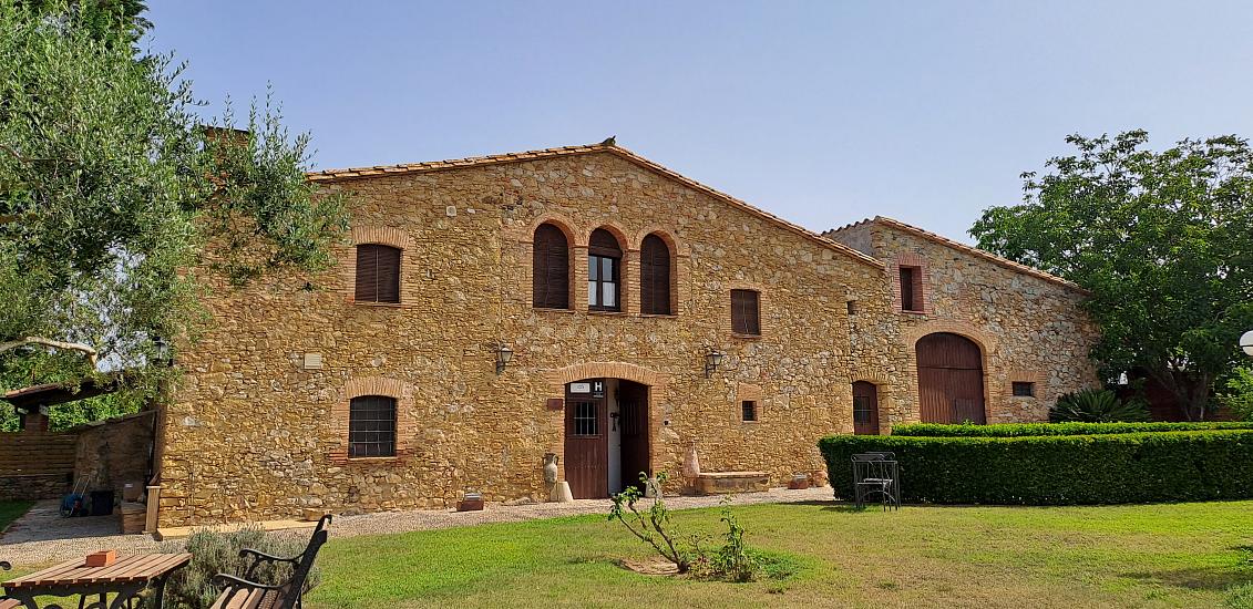 Charming rural hotel in Peratallada